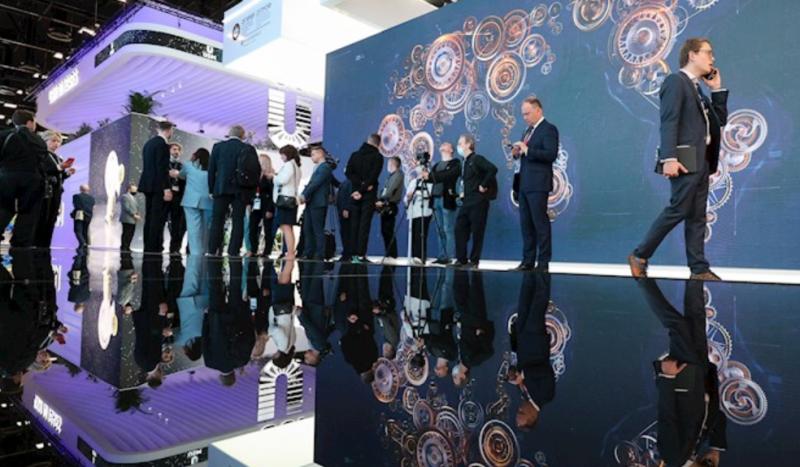 XXV Петербургский международный экономический форум: роботы, инвестиции, стенд Донбасса и поворот в Азию