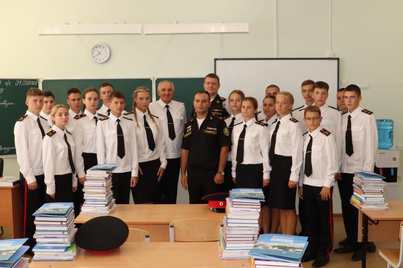 Военные следователи приняли участие в торжественной линейке кадетов Следственного комитета Российской Федерации