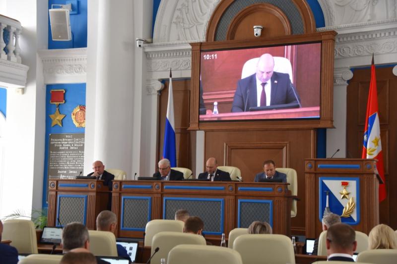 Сессия севастопольского парламента: депутаты поработали плодотворно, но были прения