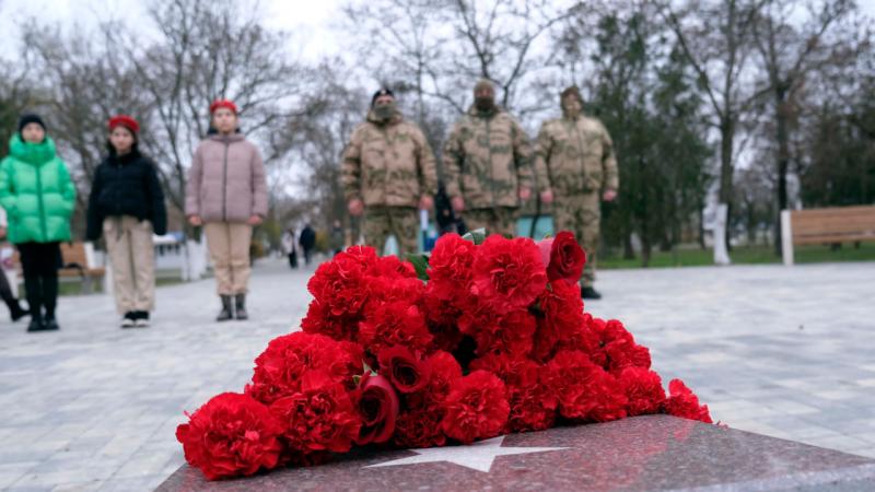 В Херсонской области росгвардейцы почтили память Неизвестного солдата